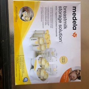 Medela breastfeeding storage solution